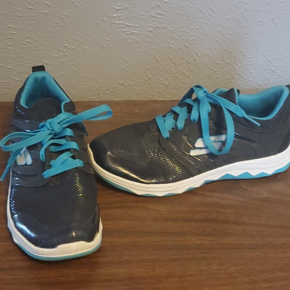 Sketchers tennis shoes